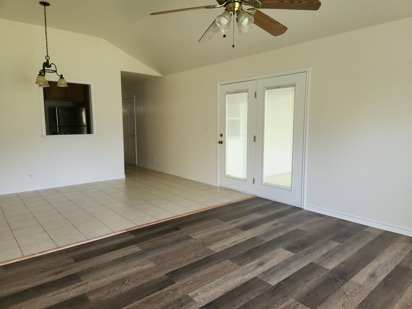 FOR LEASE!! – photo 2