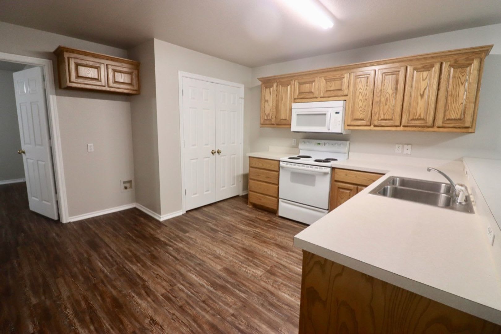 FOR LEASE! Nicely Remodeled 3 BR – photo 5