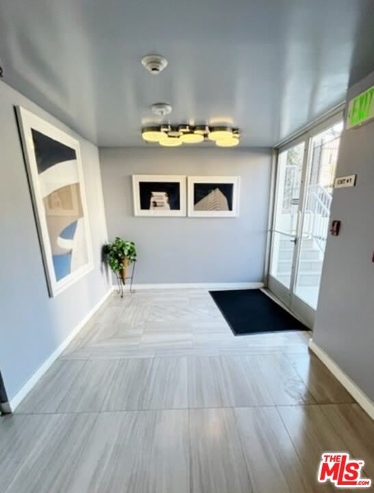 1611 S Beverly Glen – photo 2
