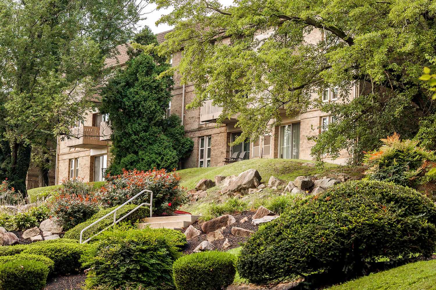 Top Of The Hill Apartments – photo 1
