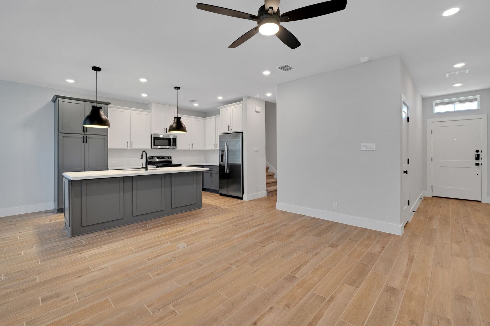 Coming Soon Beautiful Townhome The Venice Floor Plan 2 Weeks Free Rent – photo 2