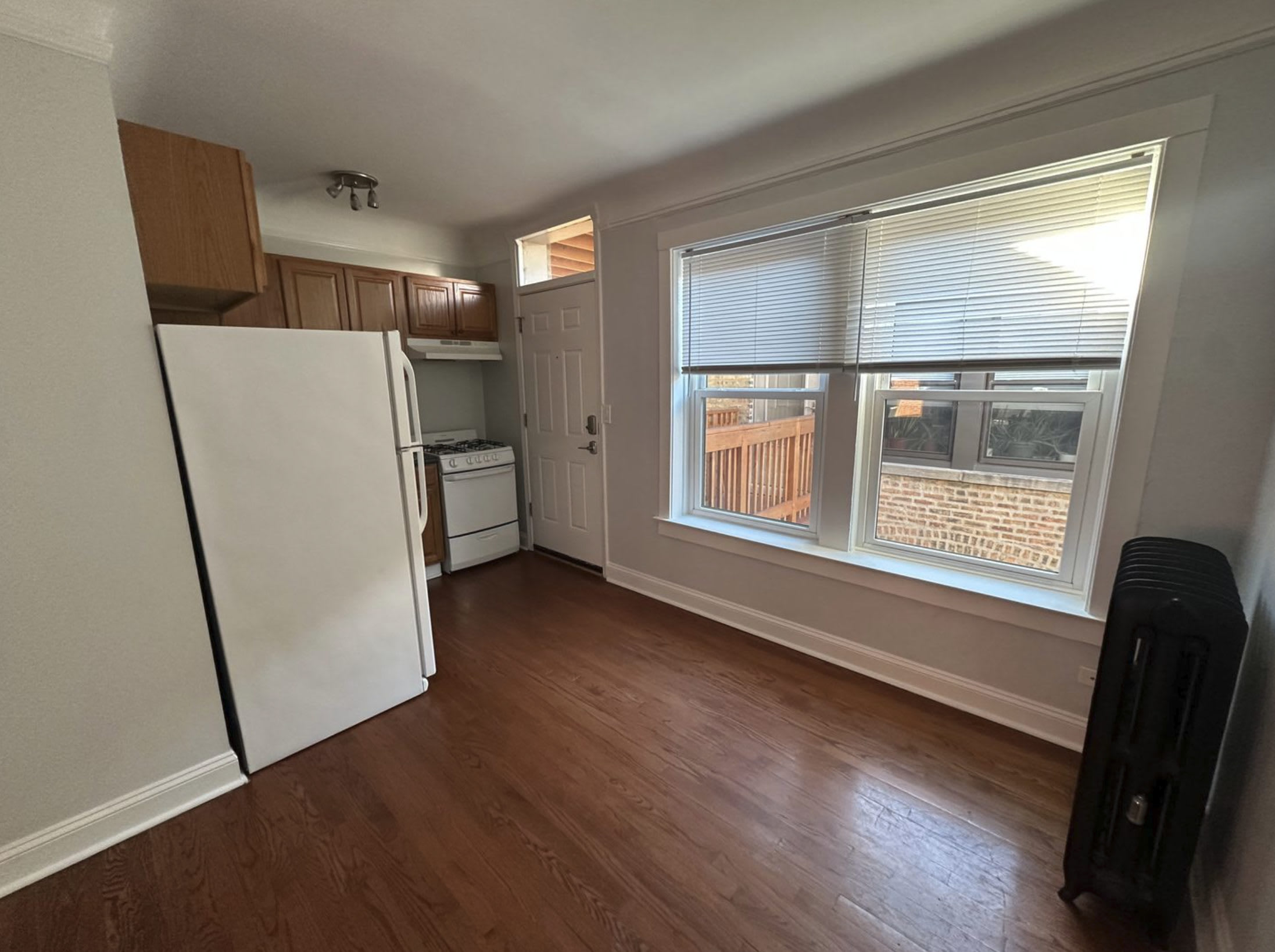1377 W Greenleaf Ave – photo 2