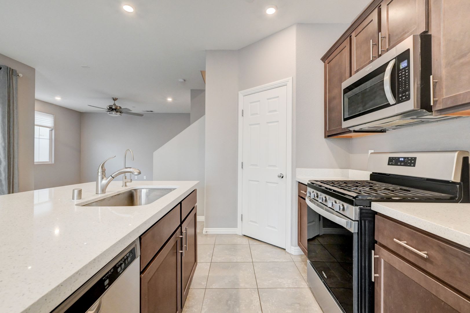 Beautiful Skye Canyon Home w/ 3rd Floor Living Suite – photo 4