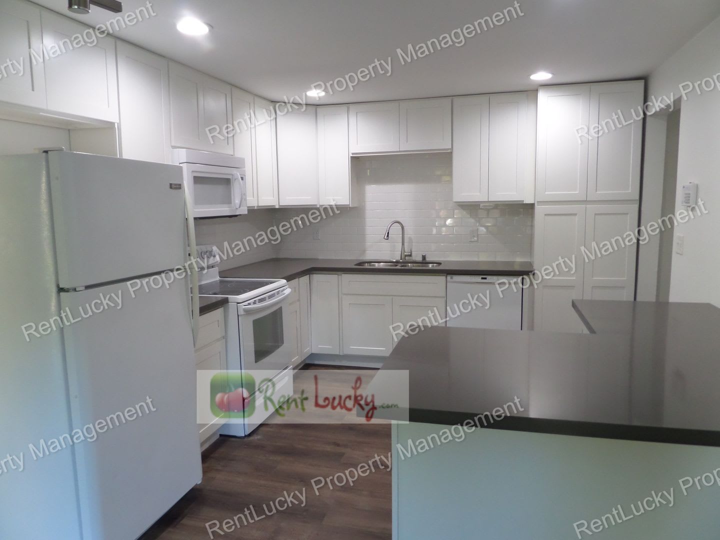 Great UPDATED 4-Bedroom Rambler in Great Auburn Neighborhood! – photo 4