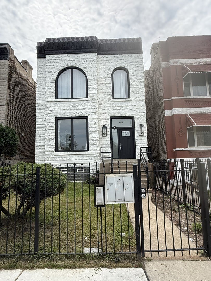 2717 W Congress Parkway – photo 1