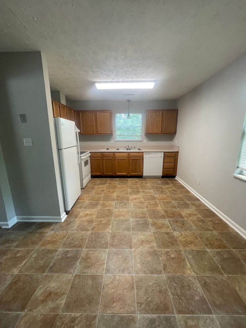 3 bed, 2 bath, 2 car garage home w/ finished basement/bonus room in West Knox – photo 3