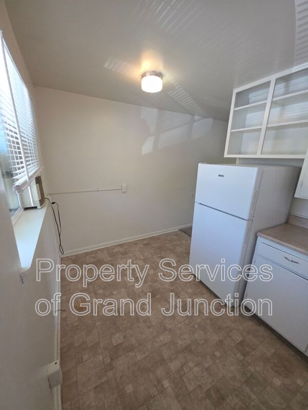 1362 Elm Avenue – photo 4