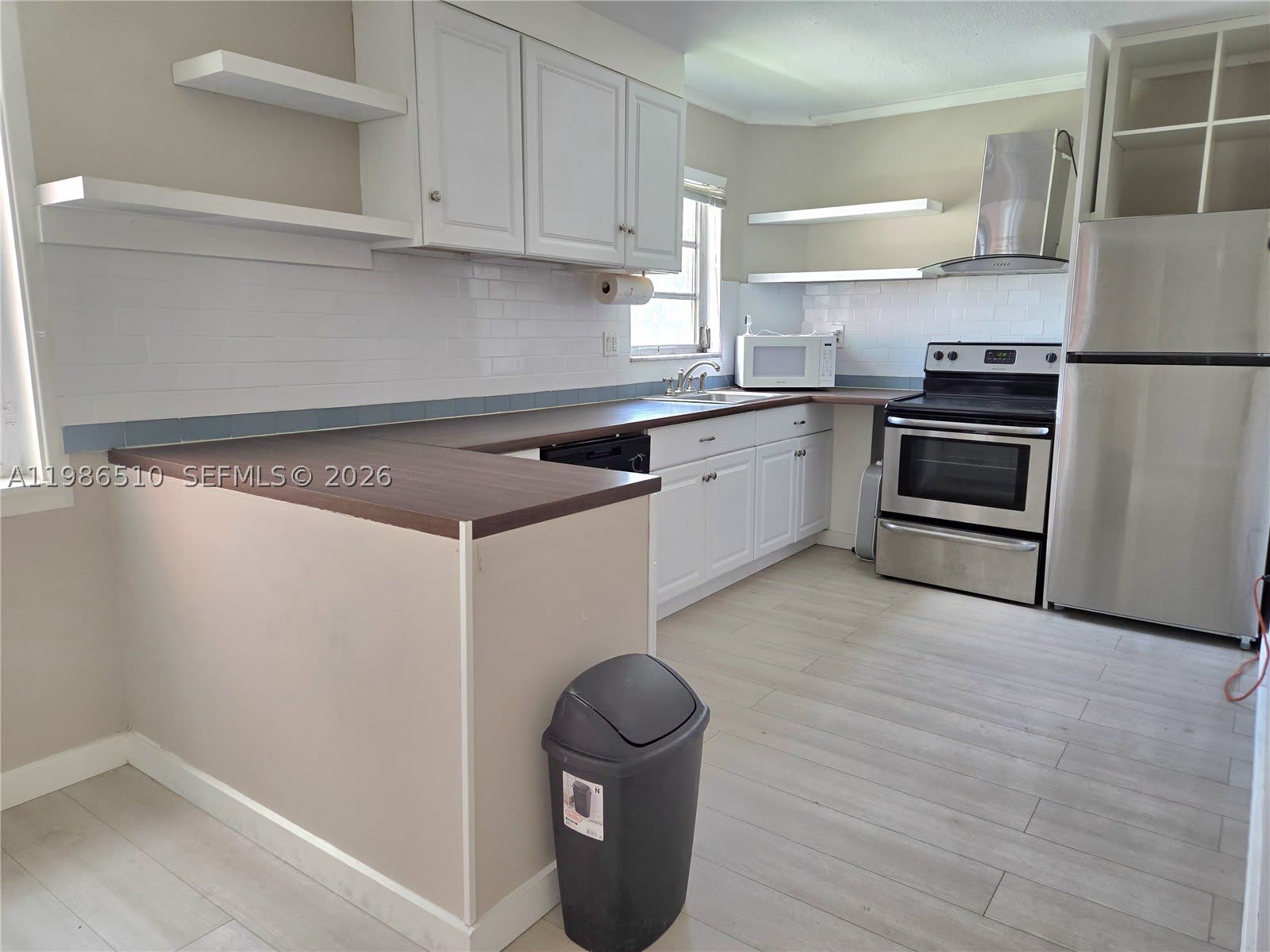 1700 NE 191st St – photo 3