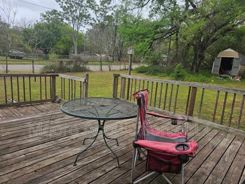931 W Texas St – photo 3