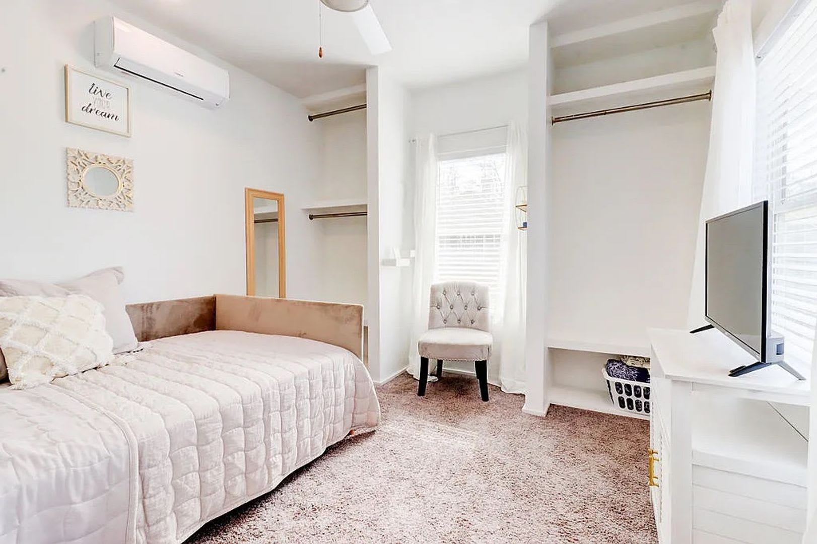 Room In 2 Bedroom Home At Bowen Ave Se – photo 3