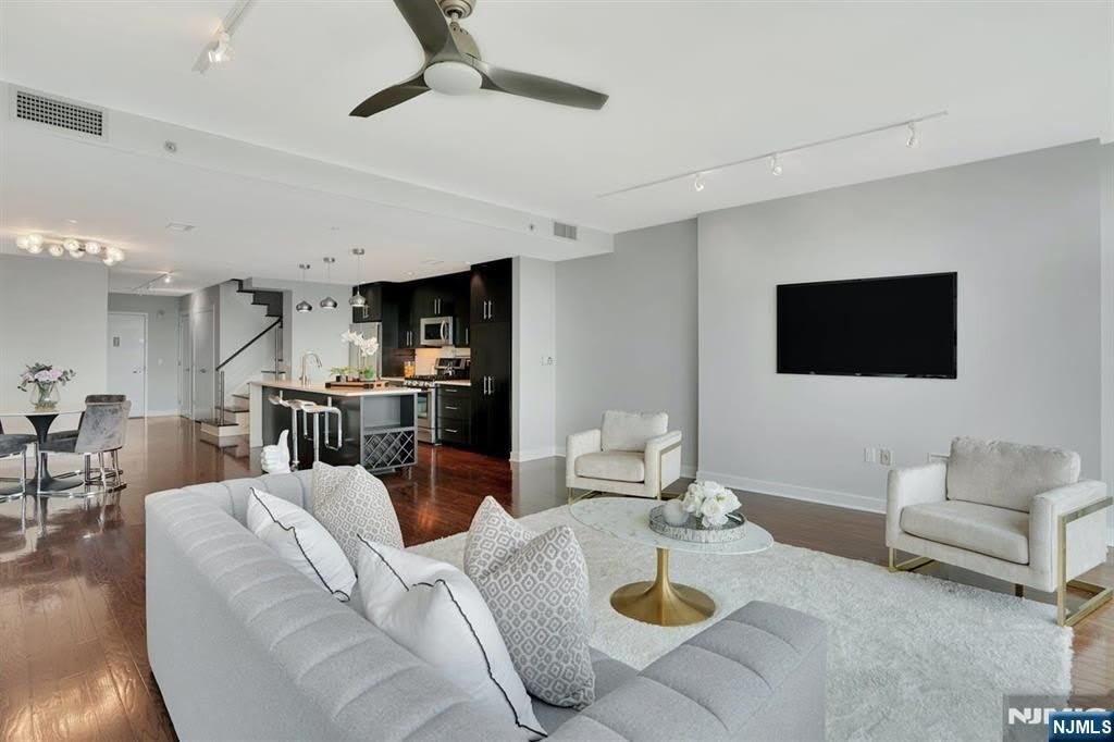 100 Thompson Lane – photo 5
