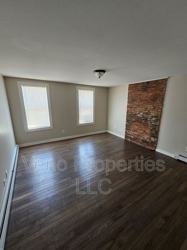 5 Marshall St. – photo 4