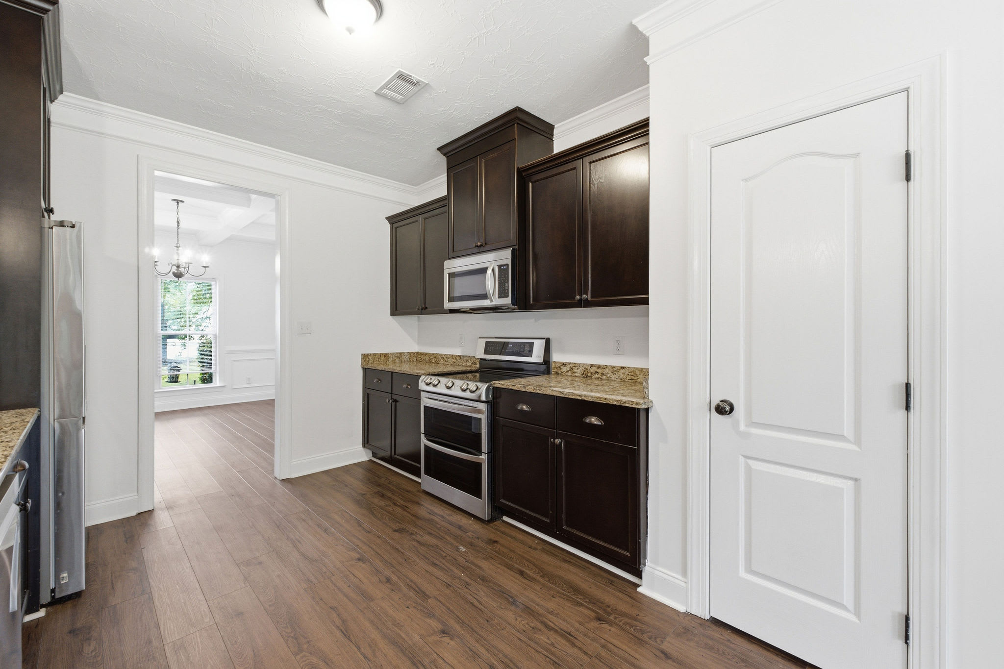 8017 Battle Street – photo 4