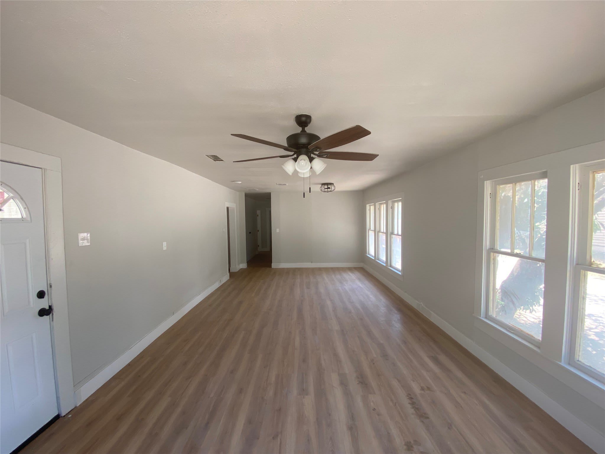 1042 W Tarleton – photo 4