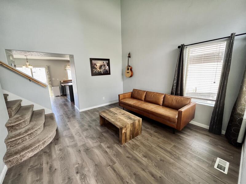 2995 E Lookout Dr – photo 2