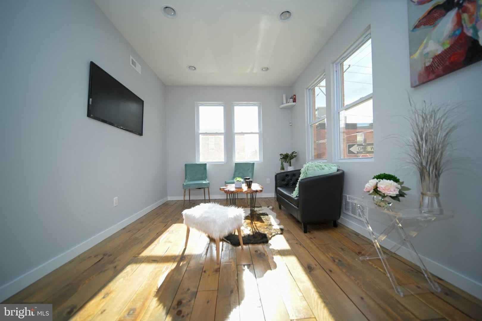 3-Bedroom East Kensington Townhome with Roof Deck & Central Air – photo 3