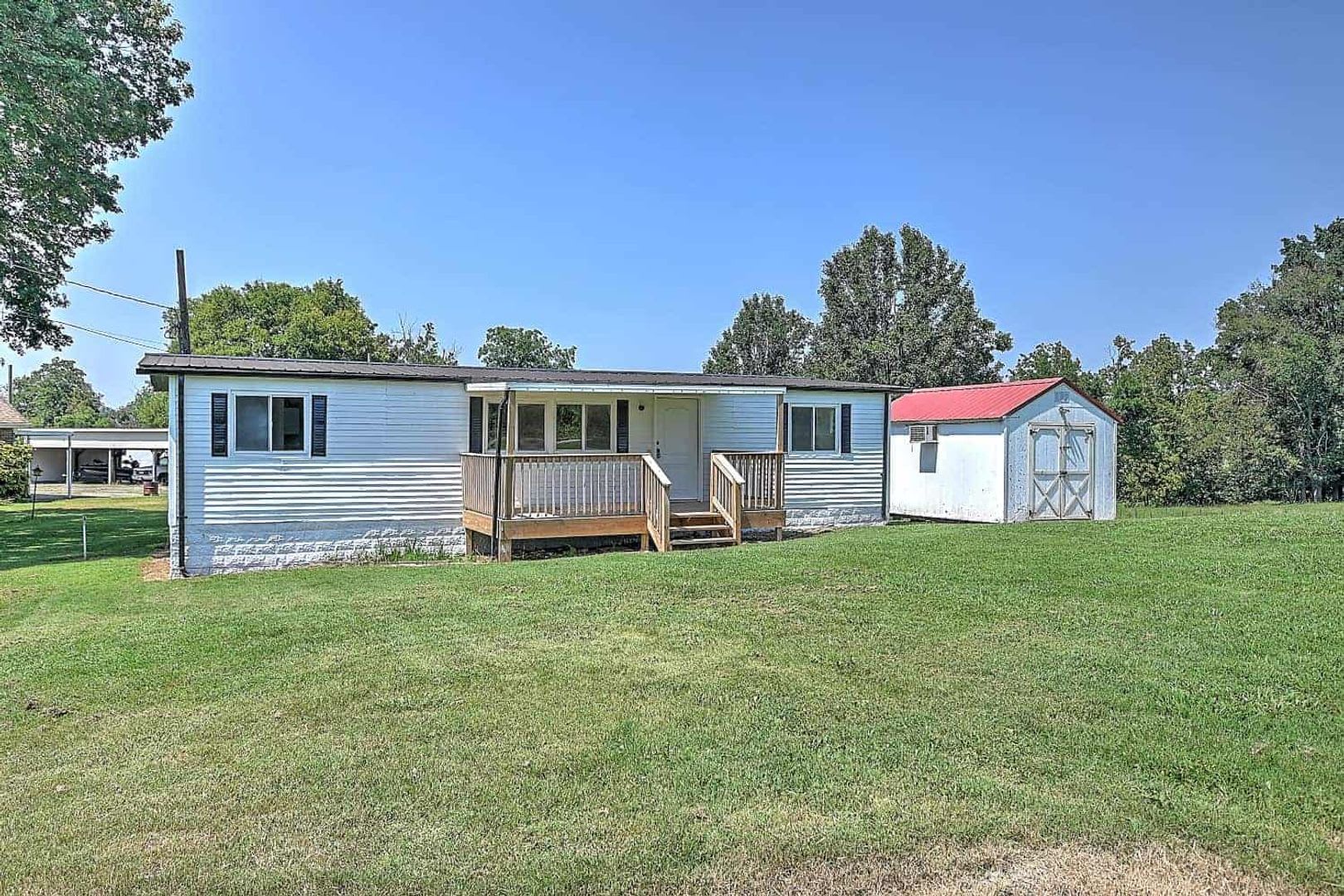 Beautifully Maintained 3-Bedroom Home on 1.21 Acres with Mountain Views – Chuckey, TN – photo 2