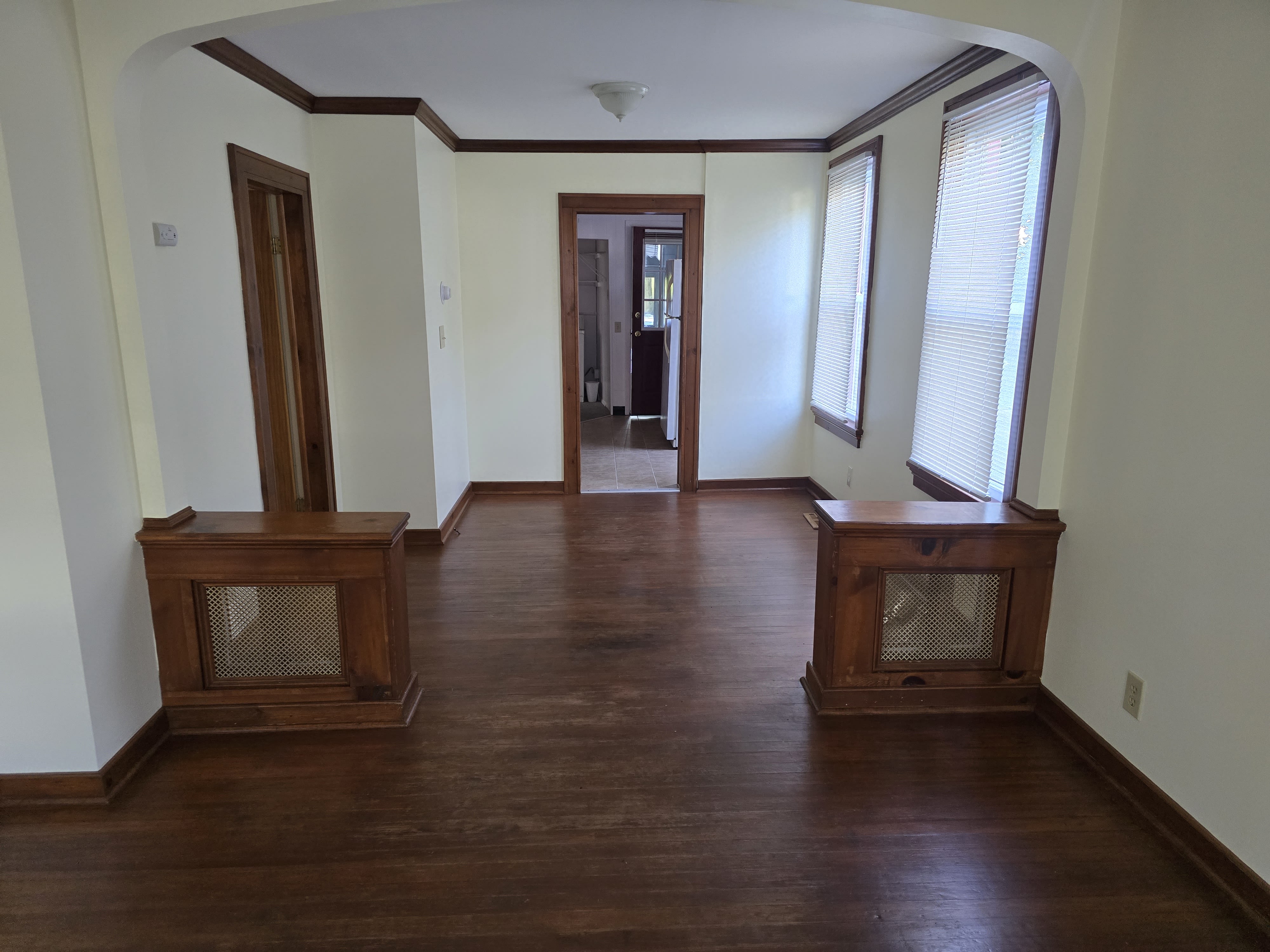 185 Ford Avenue – photo 2