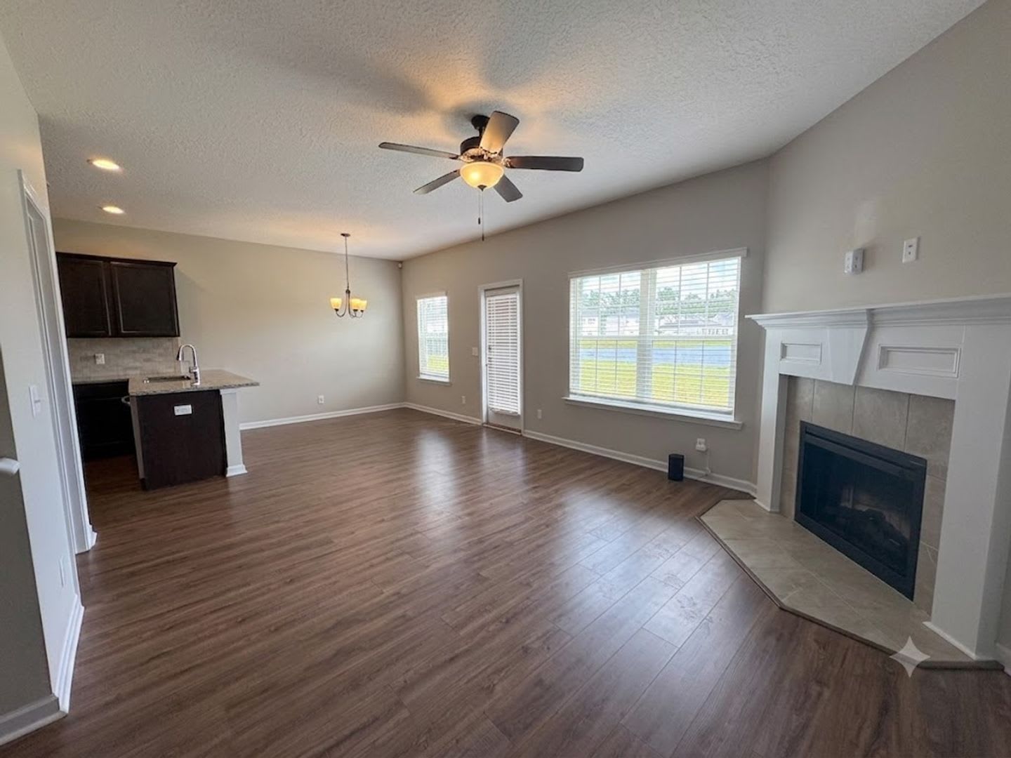 RATE DROP ALERT (was $2300/month) and SUMMER MOVE-IN SPECIAL: $1000 OFF 1st MONTH'S RENT!** – photo 4