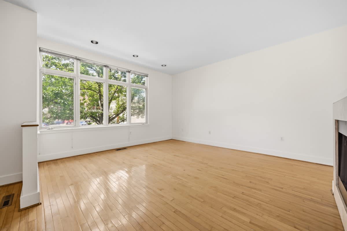 251 Carron St – photo 4