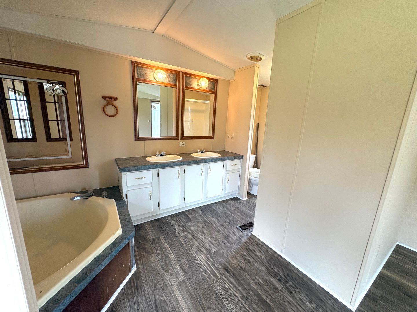 Spacious 3-Bedroom Home with 2 Baths in Park City – photo 5