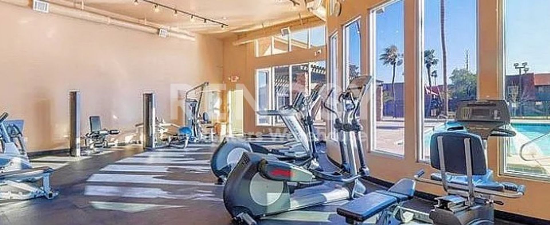 Avail Immediately: Beautiful 2 Bedroom 1 Bathroom condo Freshly Painted, New Carpet – photo 3