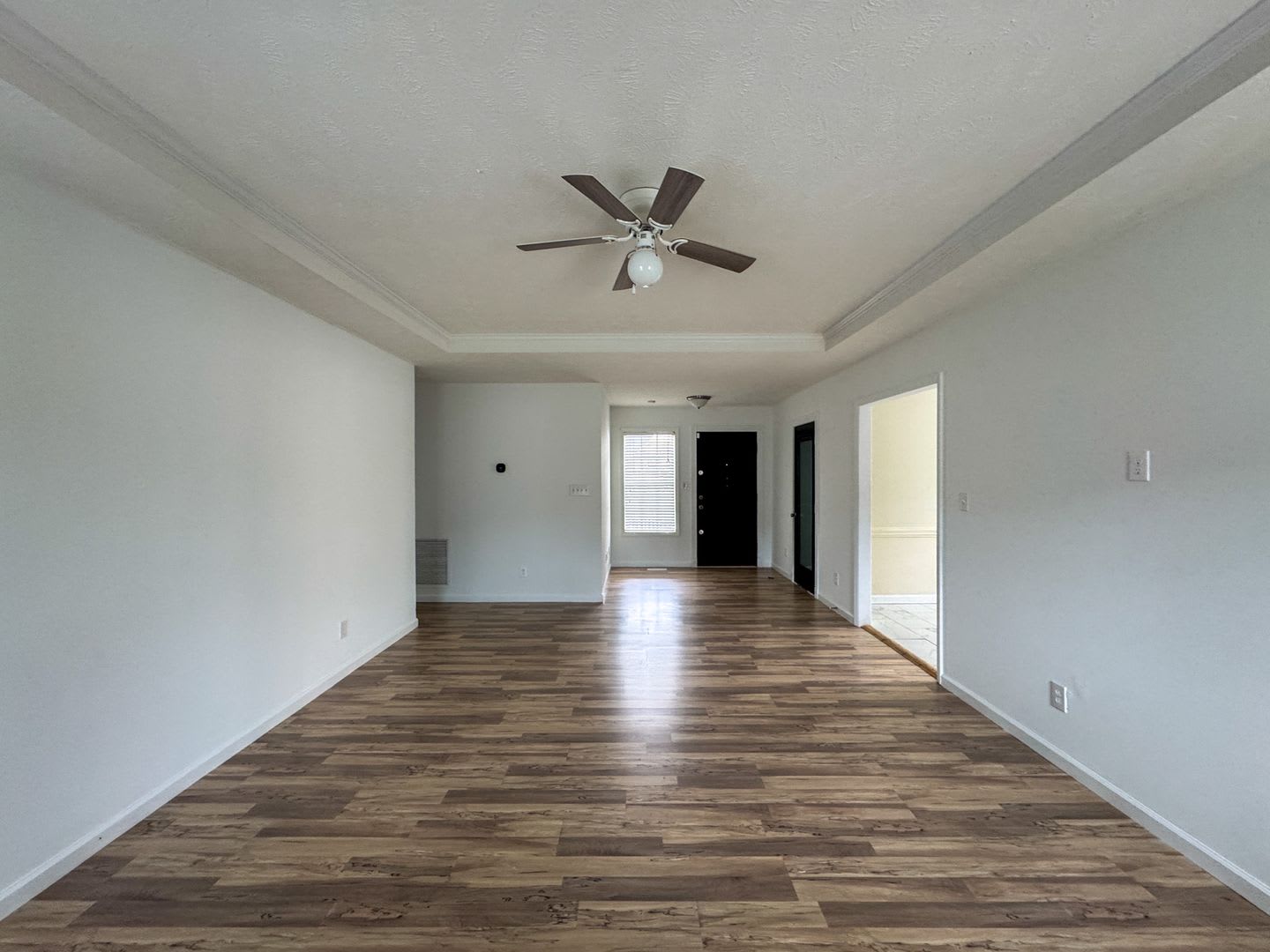 Lovely 3 Bed 2 Bath Home with Bonus Room – photo 2