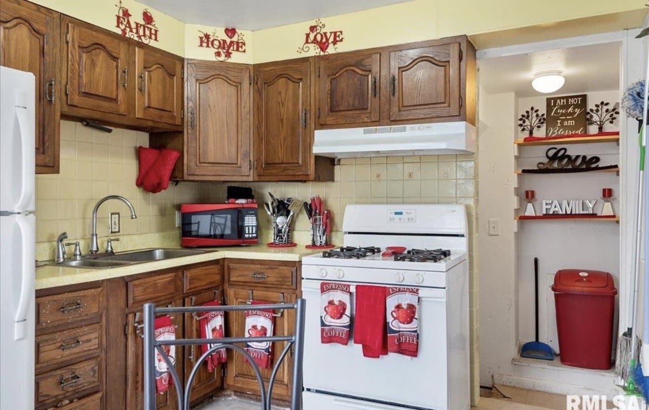 2281 E Keys Ave – photo 3