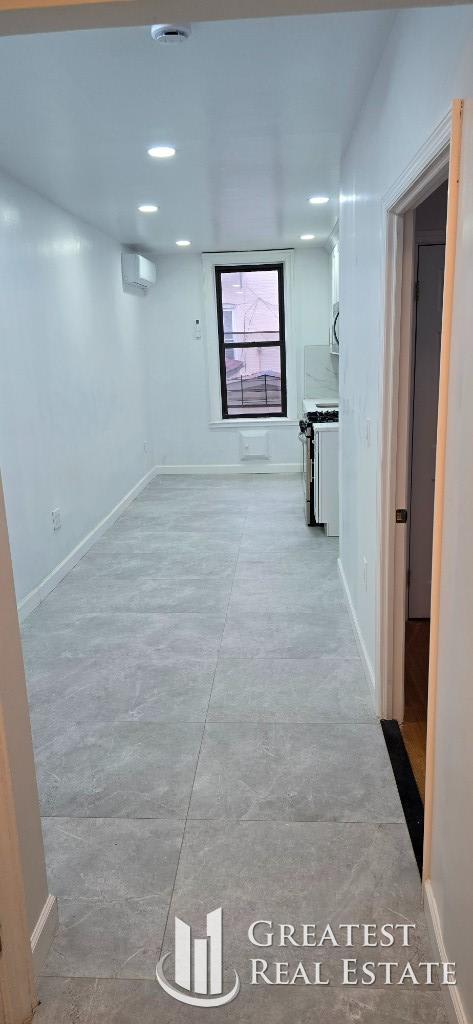 212 East 52nd Street – photo 2