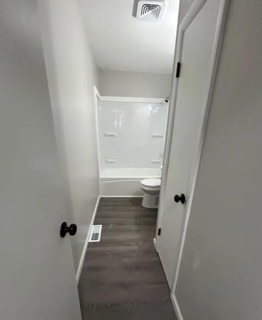 For Lease – photo 3
