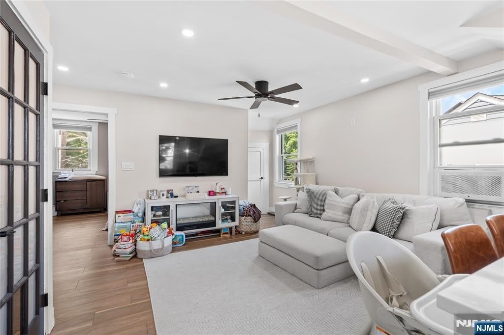 8-35 Lake Street – photo 4