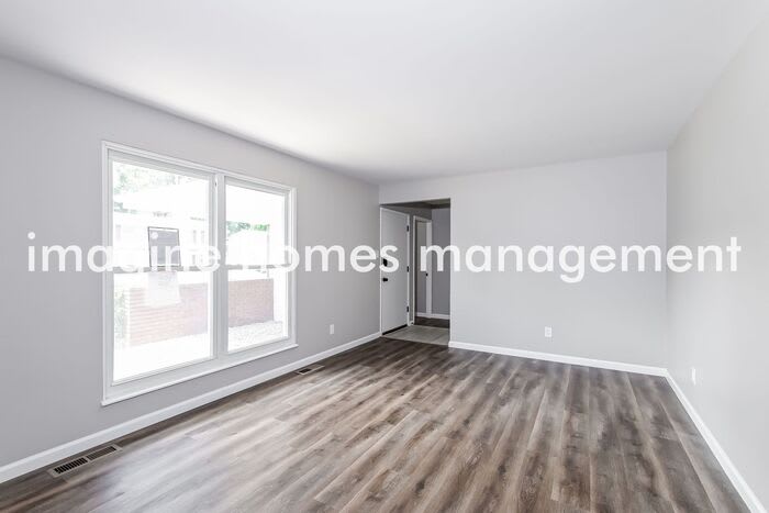 2380 Wesford Drive – photo 3