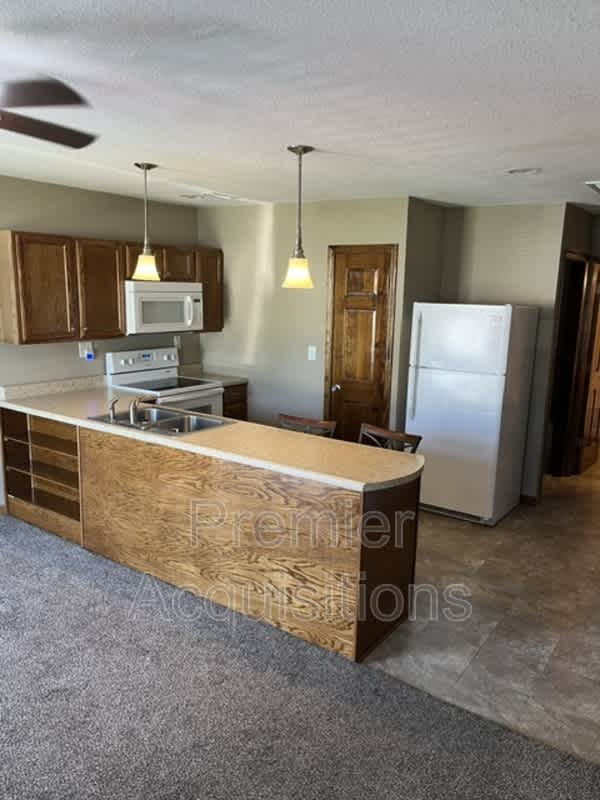 210 E Bland St – photo 3