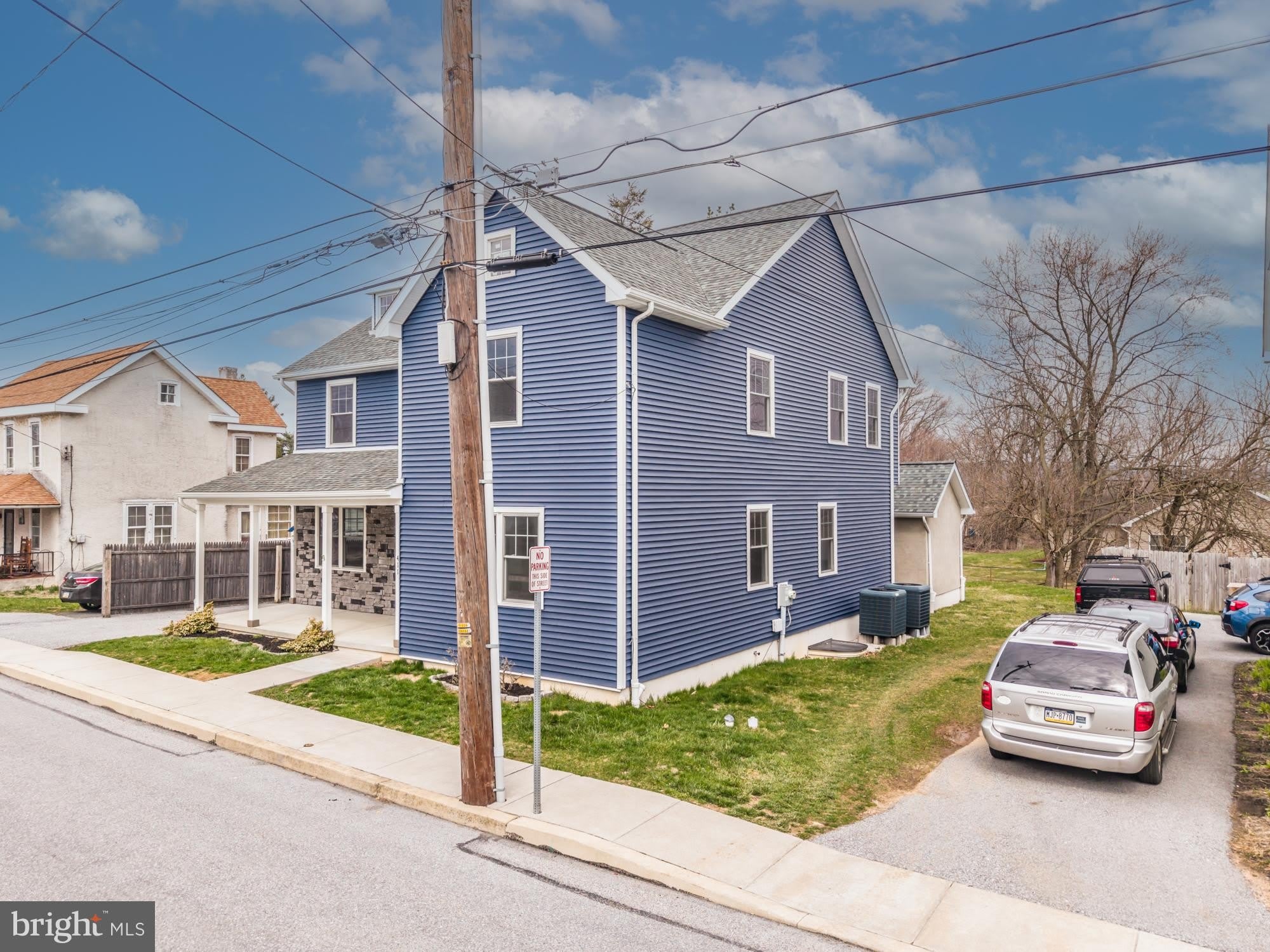 411 JAMES Street – photo 3