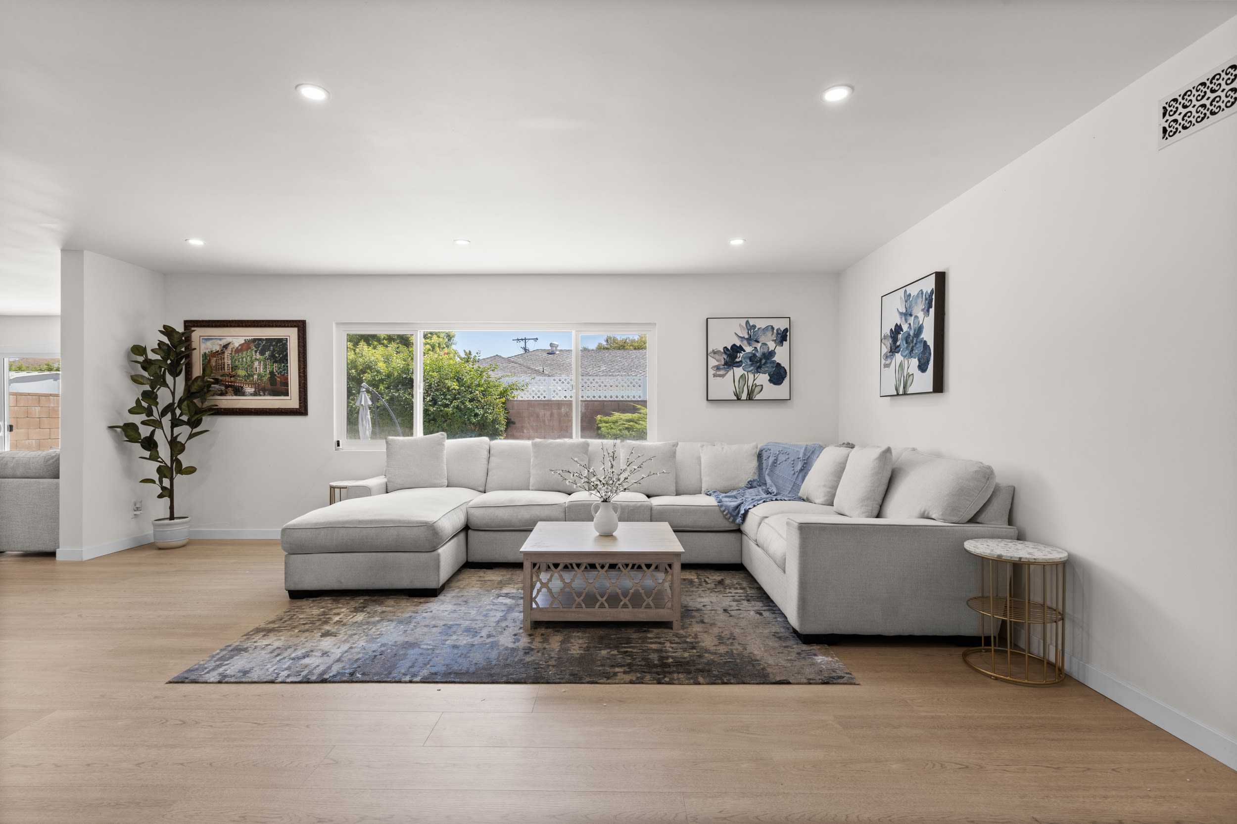 9038 Whitaker Ave – photo 1