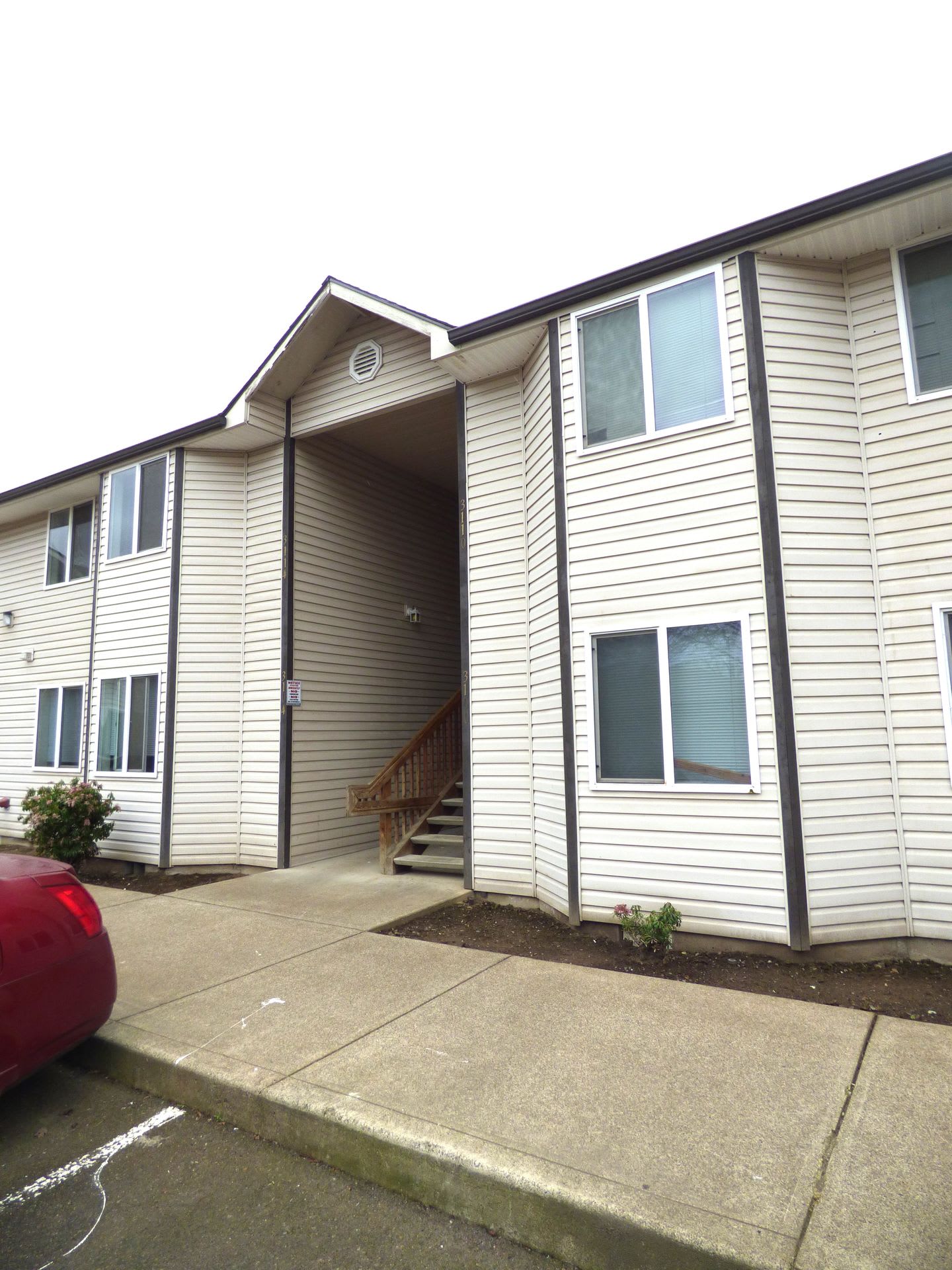 2 Bed 1 Bath Apartment with a Single Car garage included! – photo 5
