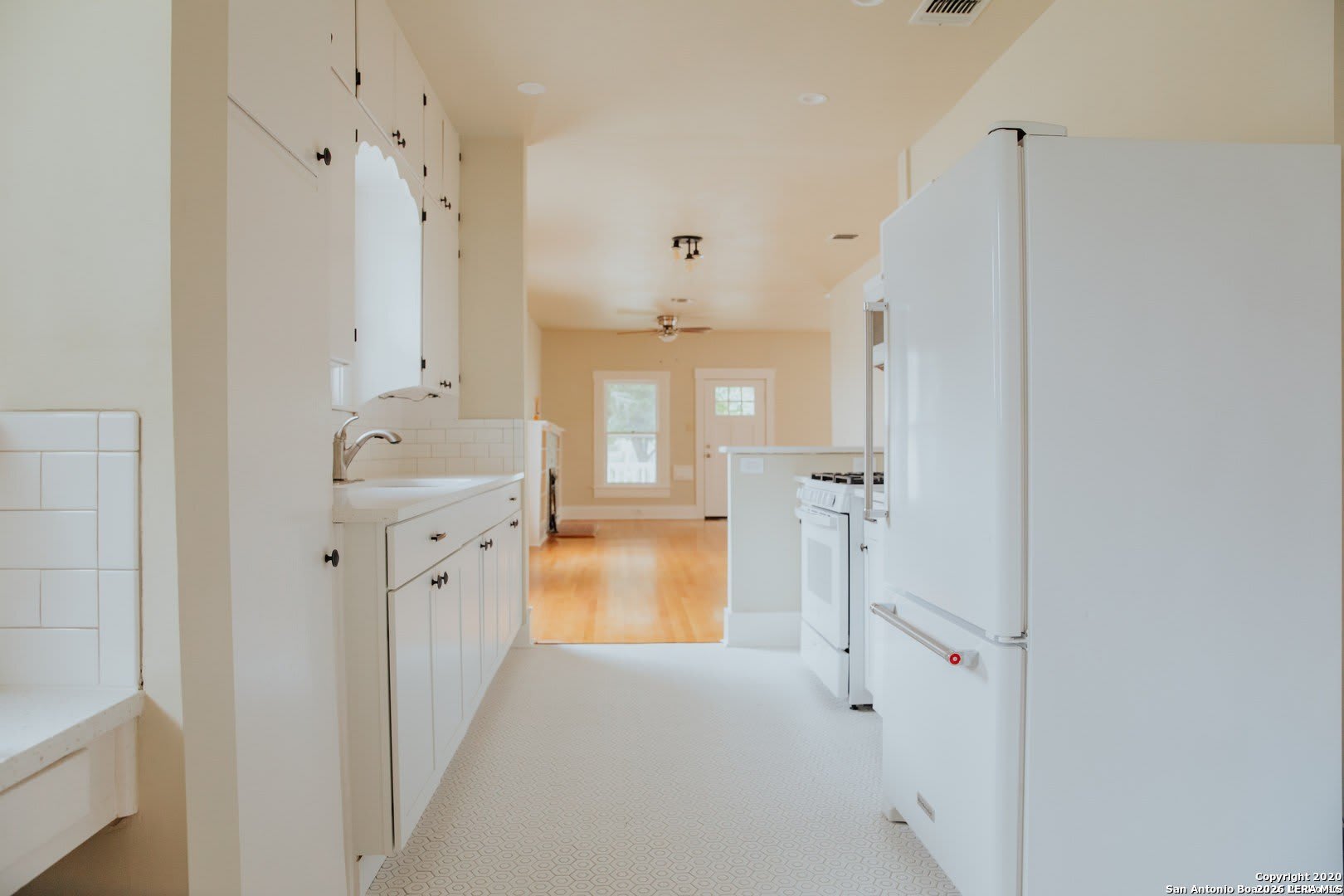 412 E MYRTLE ST – photo 5