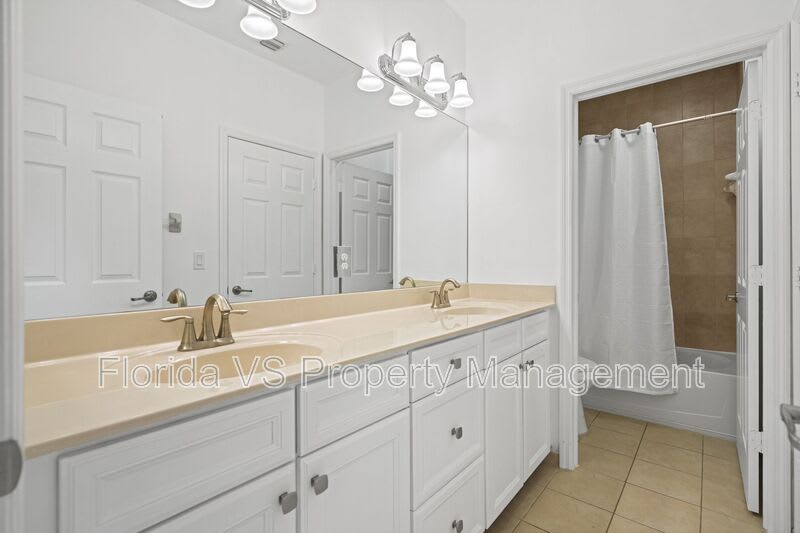 10016 NW 89 TER – photo 4