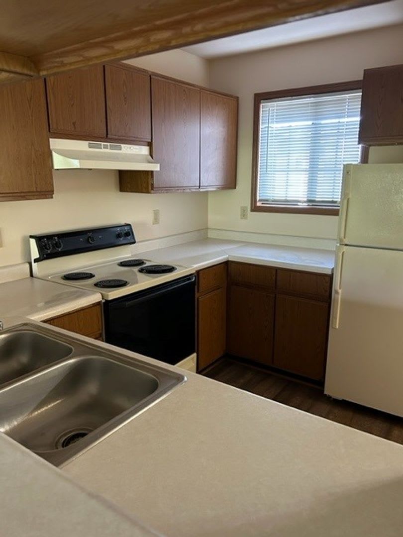 Lake Court Apartments – photo 3
