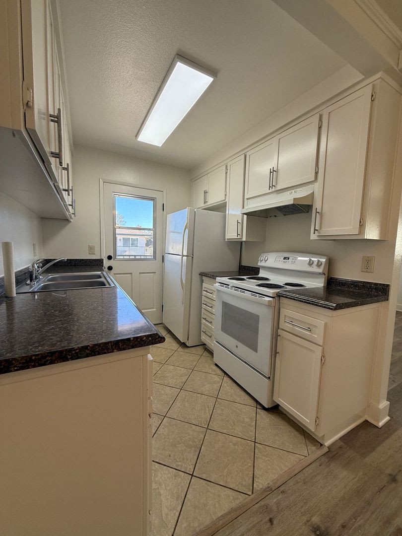 Spacious Living in the Heart of Ventura – photo 3