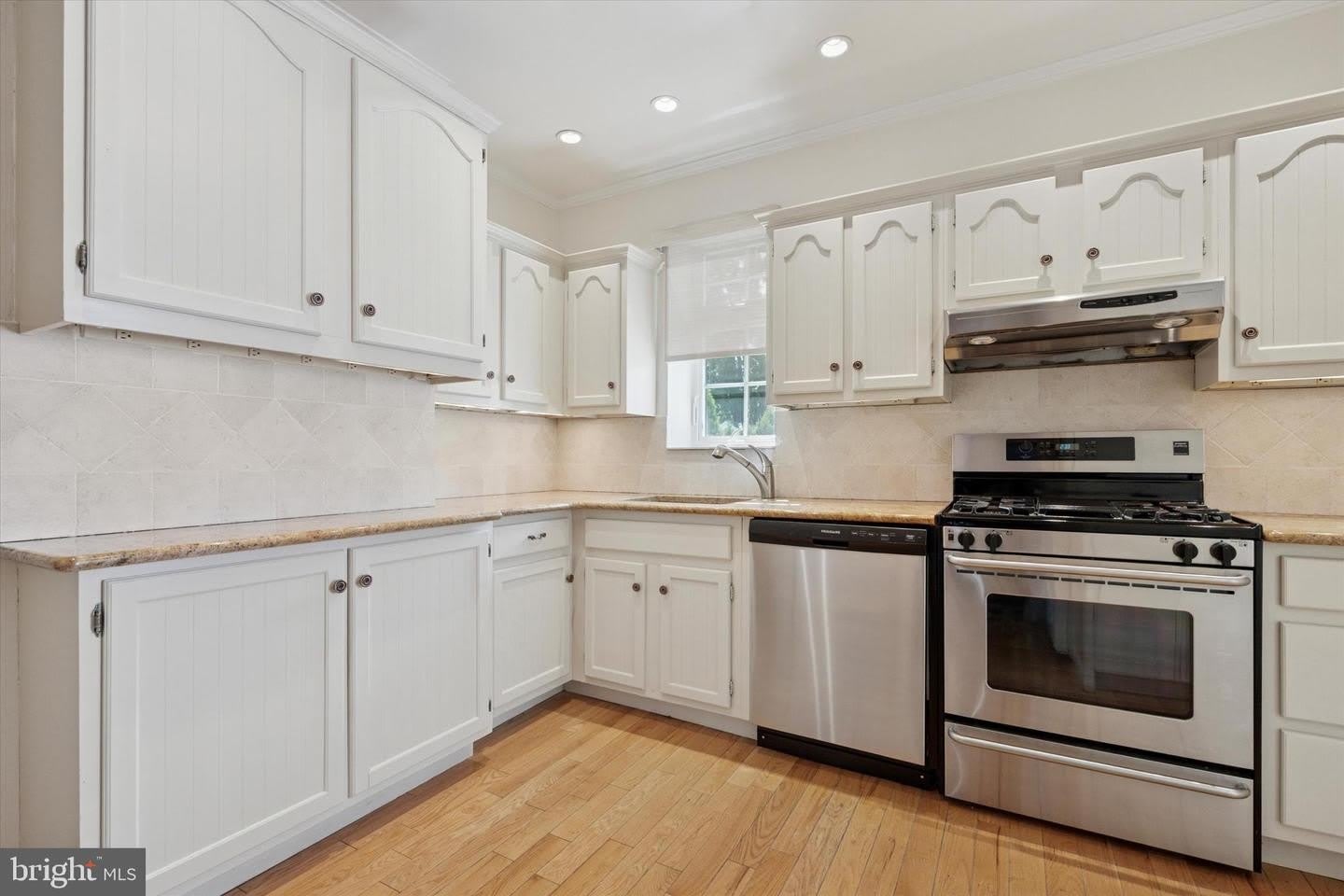 122 CONWAY AVE – photo 3