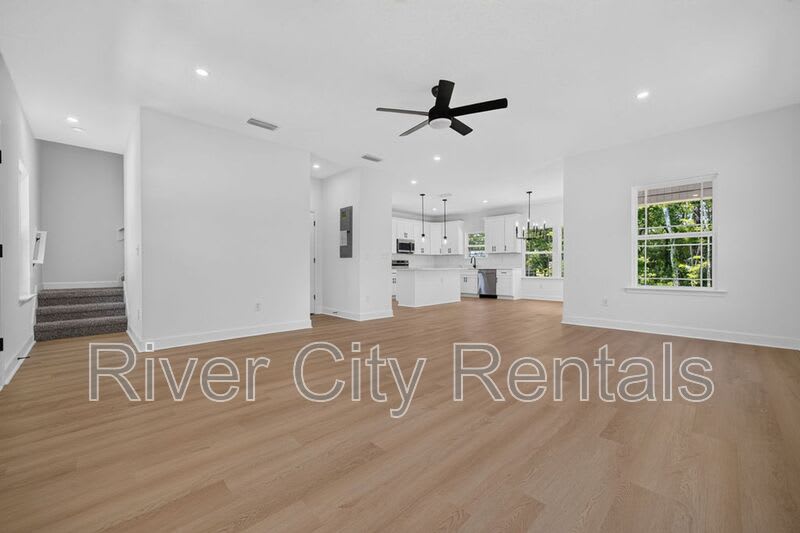 1181 Floyd St – photo 3