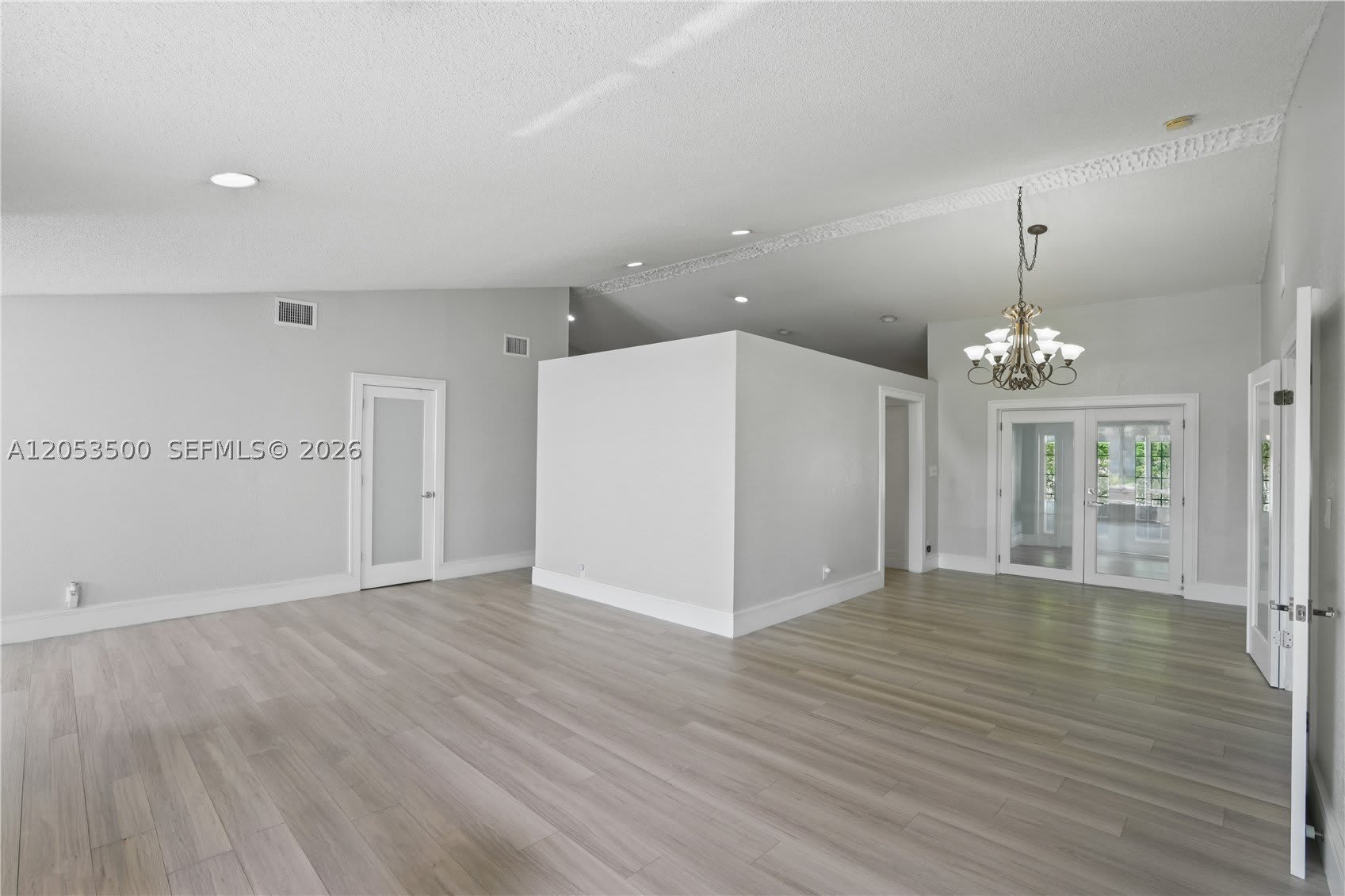 4040 Ne 6Th Ave – photo 5