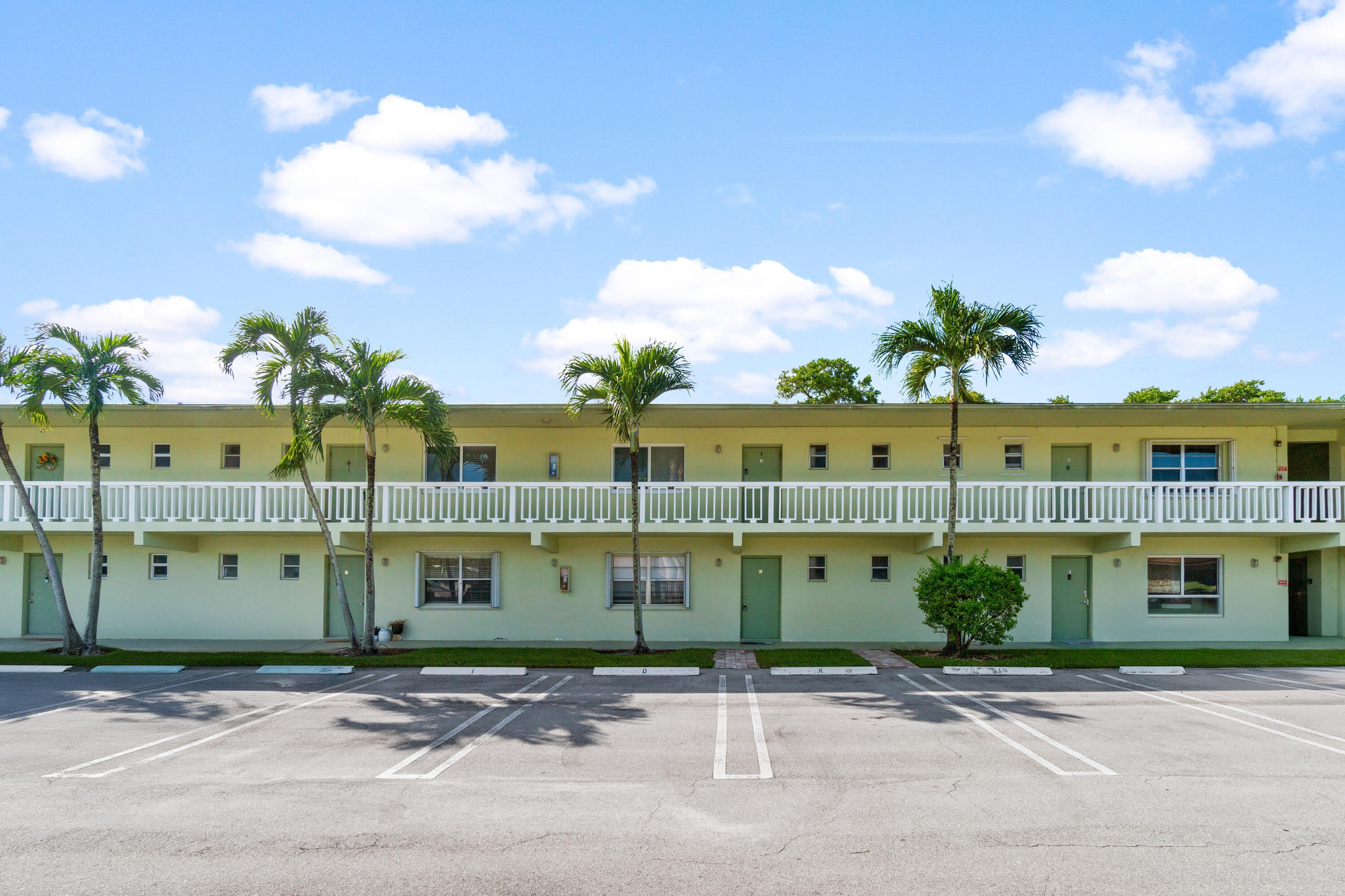 658 Ne 6Th Court E – photo 1