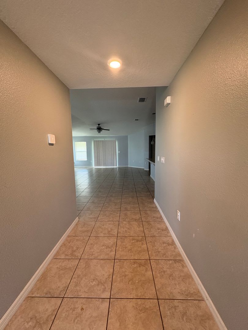 4bedroom 2bath home in ST Cloud – photo 2