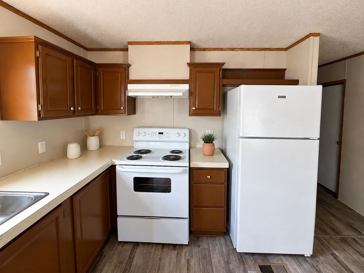 25521 Nuway Avenue – photo 4