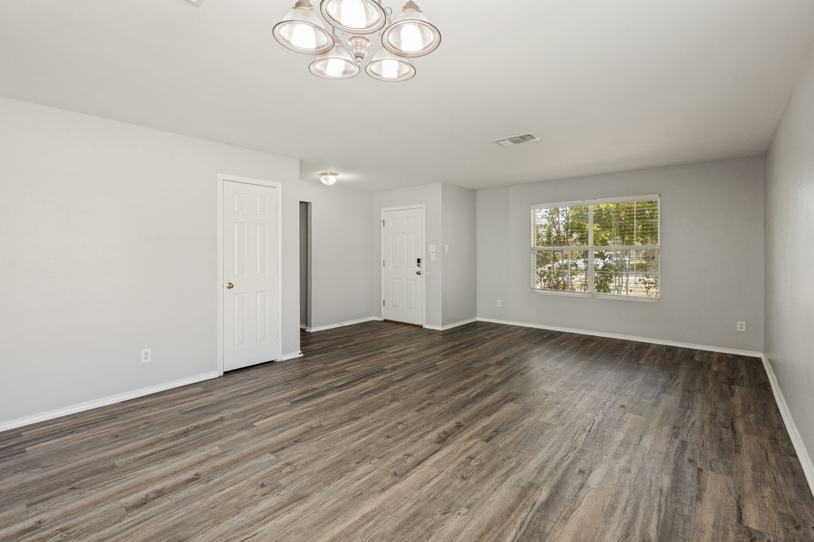 4-Bedroom in The Enclave at Willow Point – photo 4