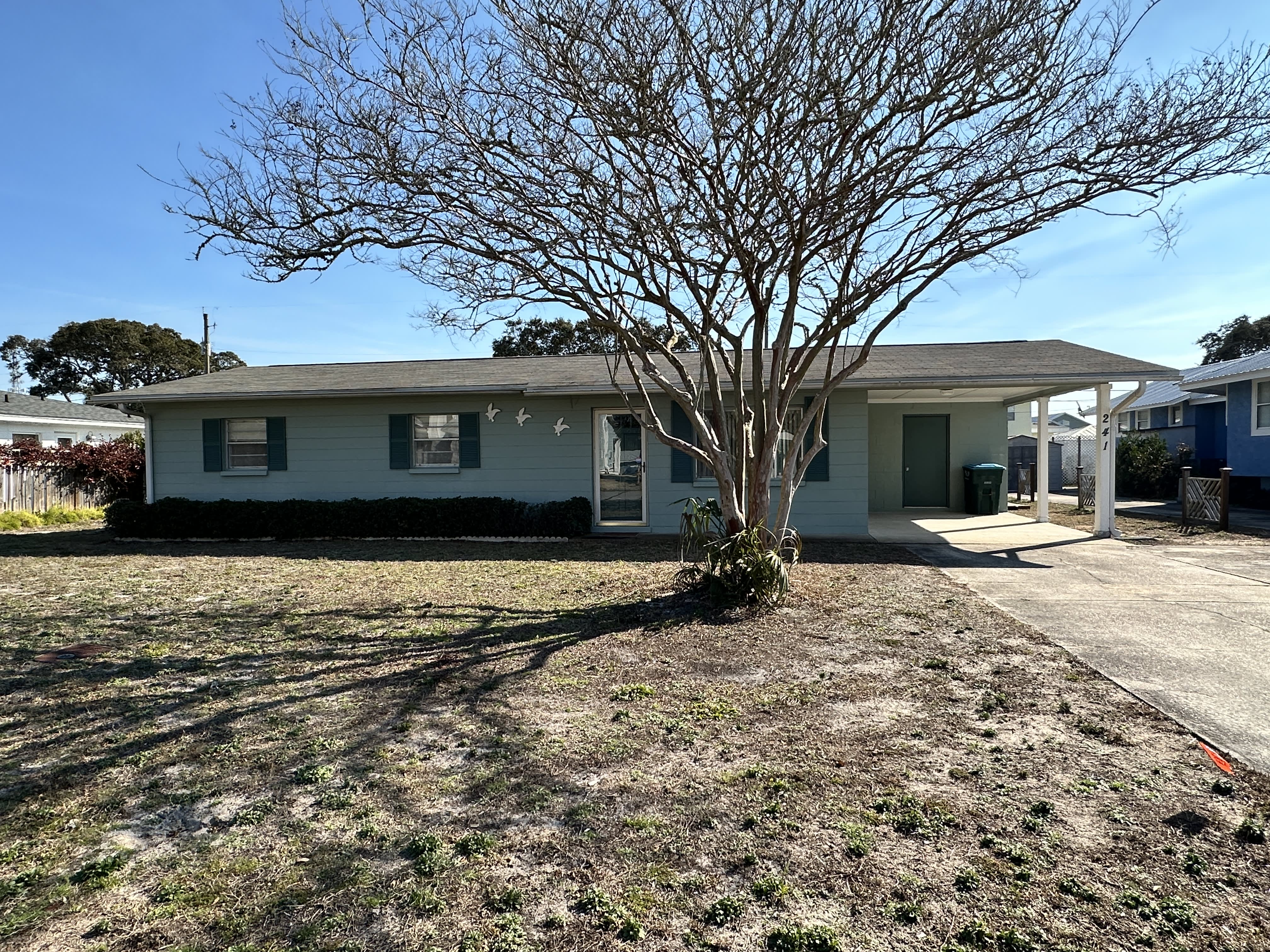 241 Belaire Dr – photo 1