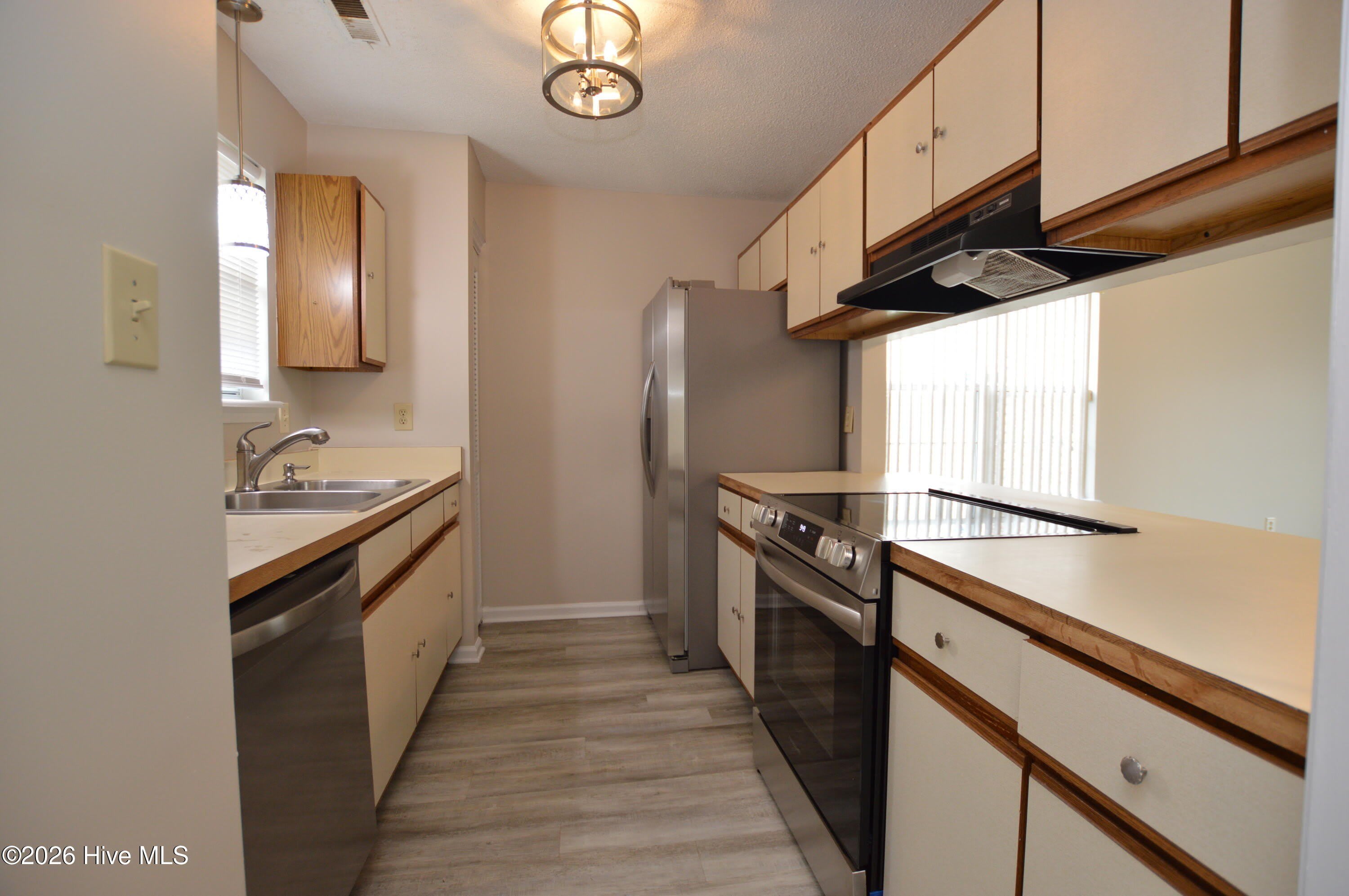 105 Creekview Drive – photo 4