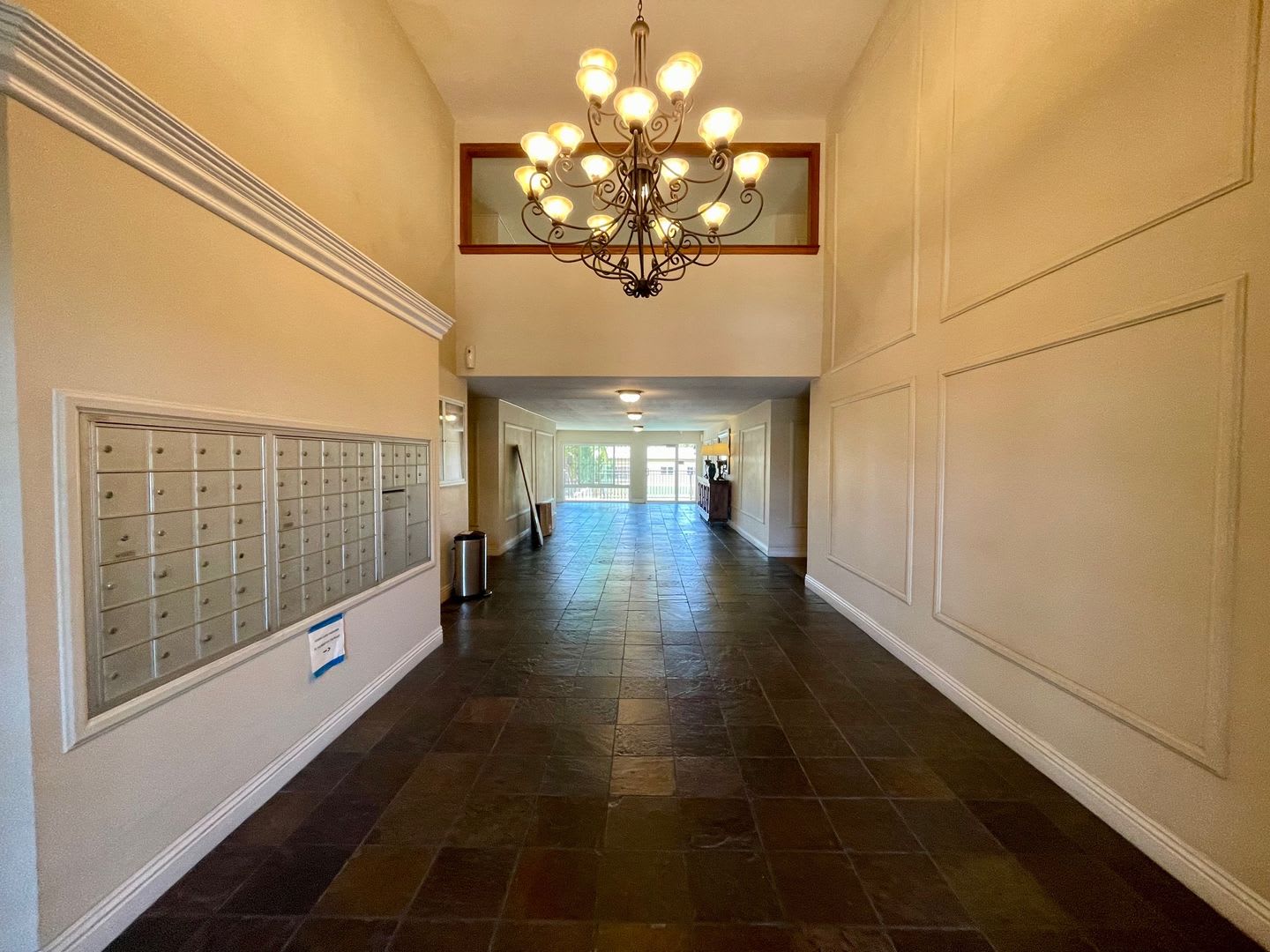 Spacious and Sleek Studio in Hillcrest – photo 4